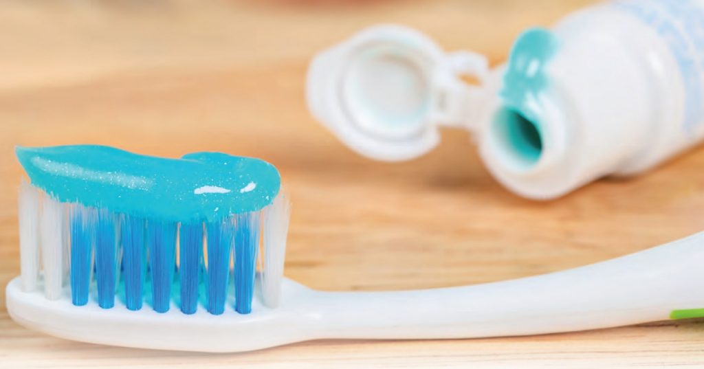 wpływ past do zębów; fot. istockphoto