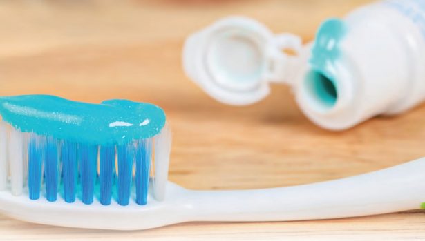 wpływ past do zębów; fot. istockphoto