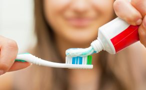 Zastosowanie i skuteczność związków fluoru w pastach do zębów