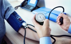 Postępowanie w stanach nagłych zagrażających życiu związanych z nadciśnieniem tętniczym
