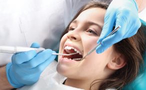 TPS_10_16_stomatologia_wieku_rozwojowegoTECHNIKI_OPRACOWYWANIA_ZMIAN_PROCHNICOWYCH_U_DZIECI_Thinkstock-471524152