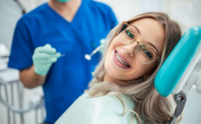 Pacjent ortodontyczny w gabinecie