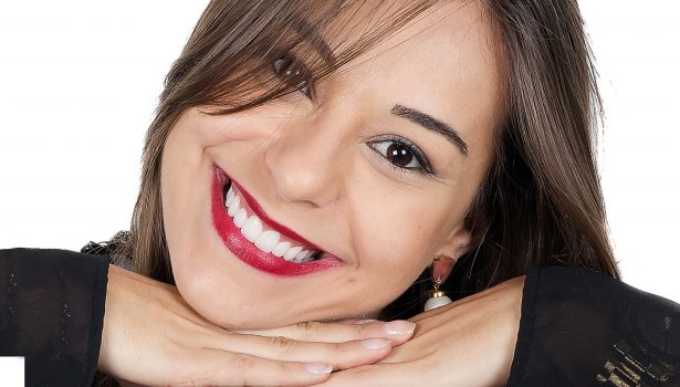 „Uwielbiam twój uśmiech” – minimalnie inwazyjna rekonstrukcja zębów przednich