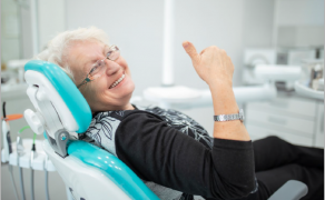 Pacjent protetyczny w gabinecie