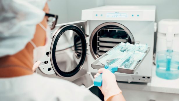 TPS_10-11_21_Ksymena_Staroń-Irla_AUTOKLAW_iStock-1249352045