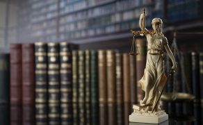 zasadnicze wynagrodzenie lekazrza stażysty