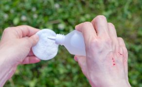 Opatrunek antybakteryjny z wykorzystaniem prodigiozyny