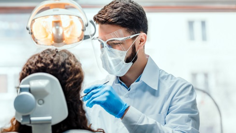 Fotobiomodulacja jako wsparcie dla chirurgii stomatologicznej – uwagi praktyczne