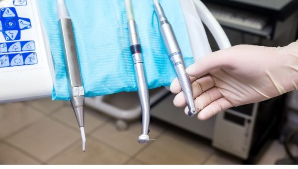 złamanie narzędzi endodontycznych; fot. iStock