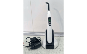 Fot. 1. Lampa polimeryzacyjna zamocowana do rękawa unitu