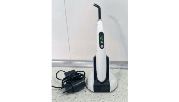 Fot. 1. Lampa polimeryzacyjna zamocowana do rękawa unitu