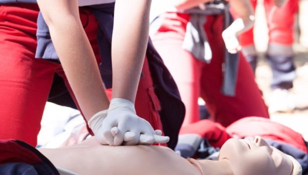 przygotowanie gabinetu somatologicznego na wypadek; fot. iStock